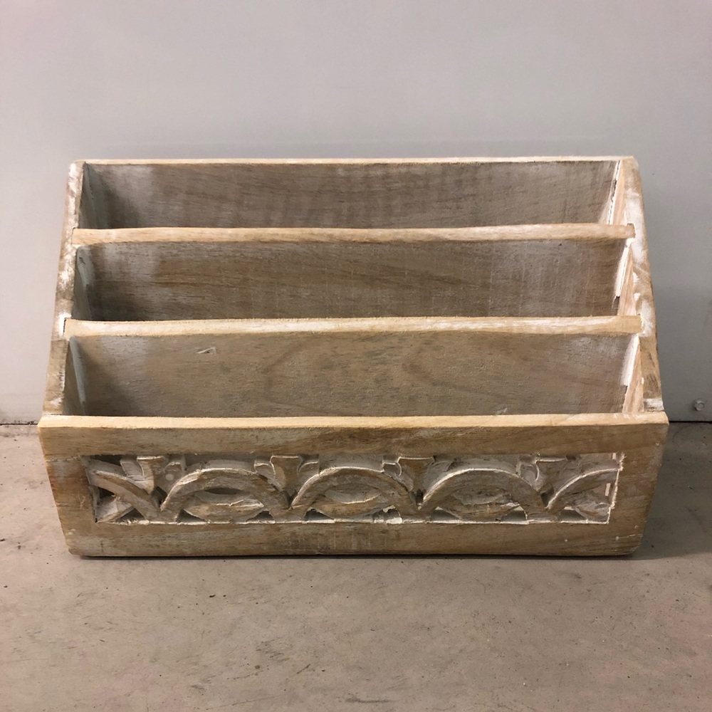 Desk organizer